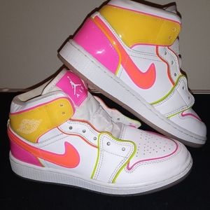 Jordan 1 Mid "Edge Glow"